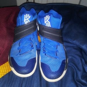 Nike kyrie 2's